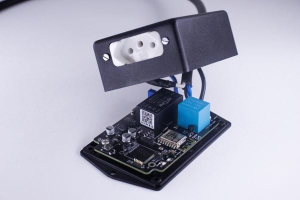 A Tomada Inteligente, que faz a análise energética dos equipamentos que estão instalados em si, é um componente do Prédio Inteligente por Cpid/Divulgação