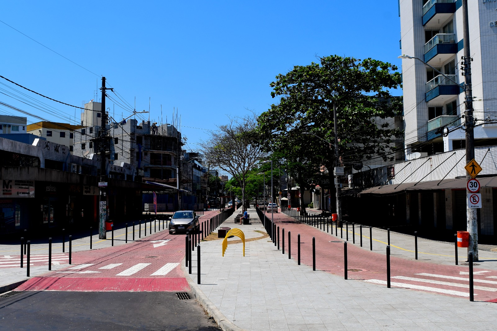 Nova Rua da Lama conta com nova iluminação e paraciclos. Crédito: Fernando Madeira