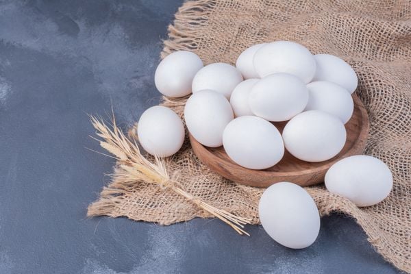 A queda foi ainda maior nos ovos brancos, segundo Procon de Vitória