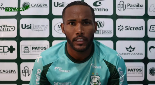 Kel Baiano, durante entrevista coletiva, quando defendia o Nacional de Patos