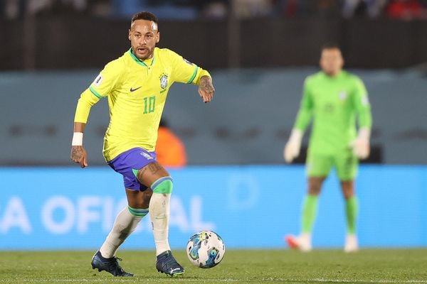 Neymar sofreu a lesão durante partida diante do Uruguai
