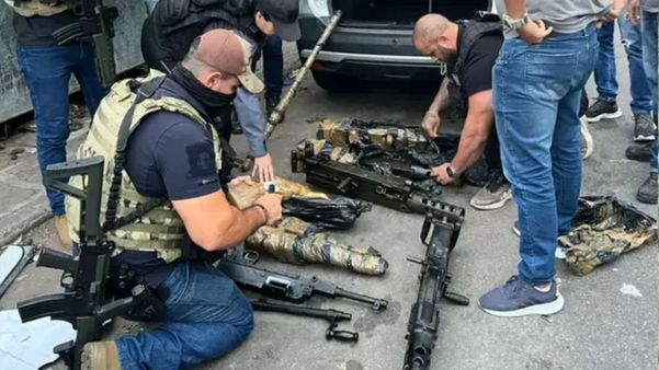 A Polícia Civil do Rio de Janeiro recuperou as armas furtadas no Arsenal de Guerra do Exército em São Paulo