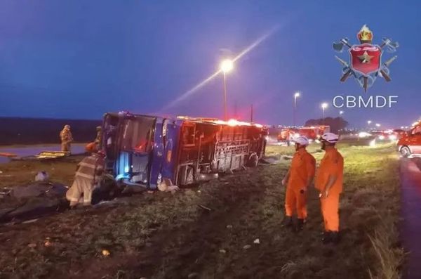 Ônibus tombou em Ceilândia, no Distrito Federal
