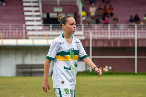 Liz Valverde, zagueira do Porto Vitória