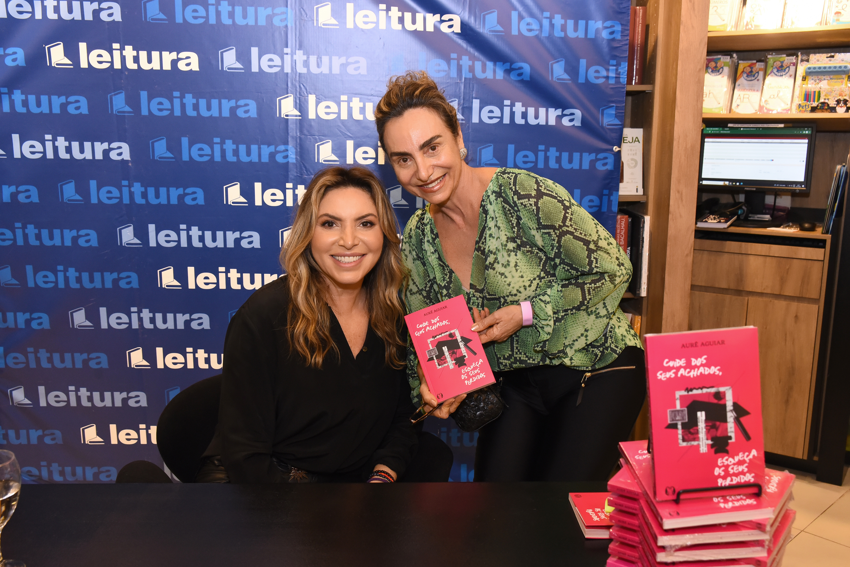 Veja quem prestigiou a noite de autógrafos de Aurê Aguiar em Vitória ...