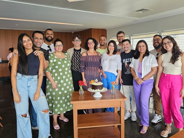 Equipe HZ e o Gerente  de Marketing e Comunicação Leornardo Davel