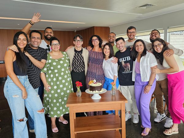 Equipe HZ e o Gerente  de Marketing e Comunicação Leornardo Davel