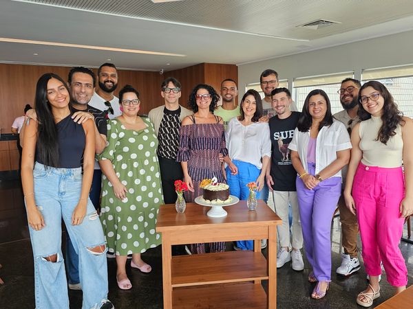 Equipe HZ e o Gerente  de Marketing e Comunicação Leornardo Davel