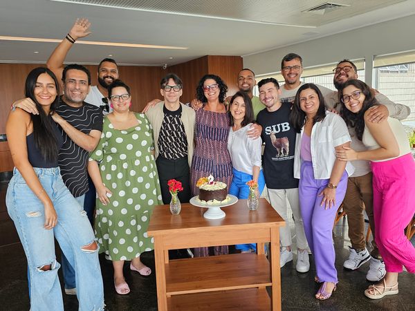 Equipe HZ e o Gerente  de Marketing e Comunicação Leornardo Davel