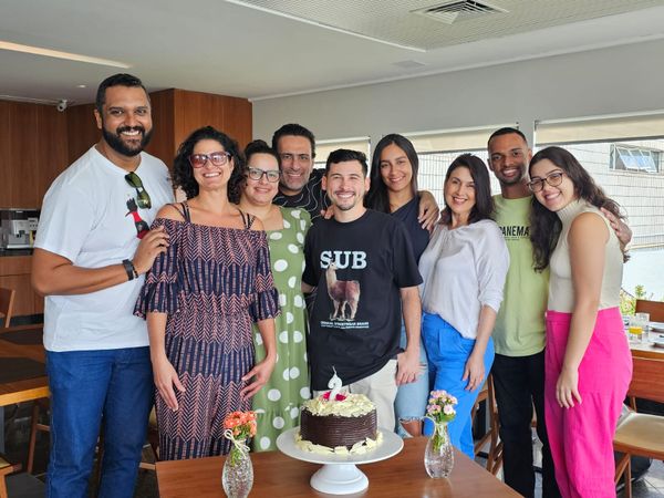 Erik Oakes, Lethicia Ribeiro, Evelize Calmon, Gustavo Cheluje, Felipe Khoury, Liege Vervloet, Renata Rasseli, Rafael Mendes e Beatriz Heleadoro