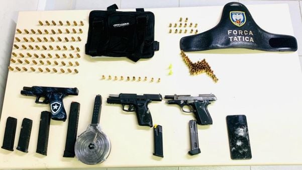 Material apreendido em operação no bairro Itararé, na prisão de Gabriel, um dos 'Irmãos Vera'