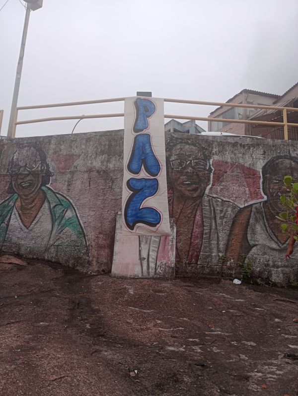 Faixas e pinturas pedem paz no Território do Bem, em Vitória por Leitor | A Gazeta
