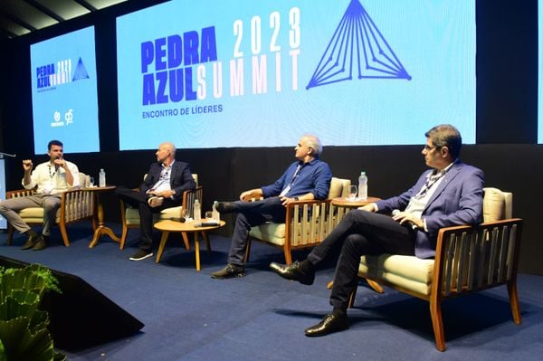 Painel sobre oportunidades para o ES no Pedra Azul 2023 por Carlos Alberto Silva