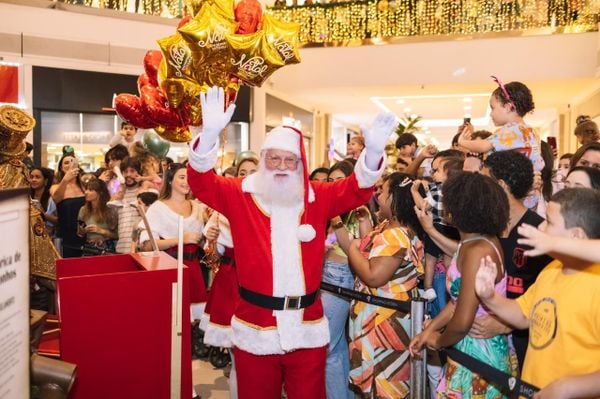 Papai Noel chegando no Shopping Vitória em 2022