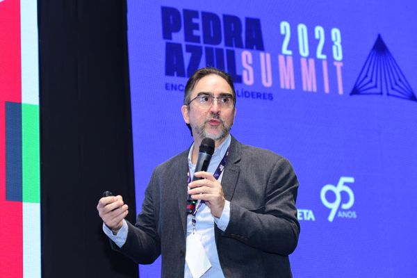 Colunista de A Gazeta Adbo Filho e o secretário extraordinário da Reforma Tributária, Bernard Appy, no Pedra Azul Summit