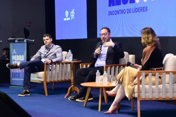 Economista Teco Mediana mediu painel entre Bruno Funchal e Ana Paula Vescovi por Carlos Alberto Silva
