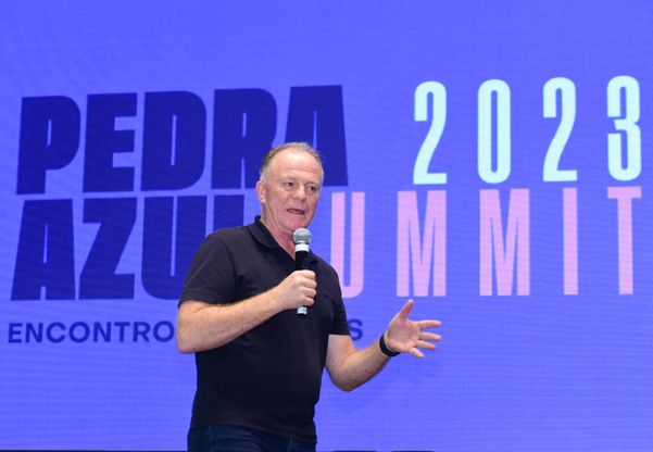 Governador do Espírito Santo, Renato Casagrande, avalia as oportunidades para o Estado, no Pedra Azul Summit