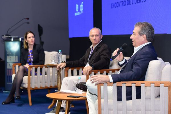 Natalia Renteria, da Biomas, o ex-governador do ES Paulo Hartung e o agroambientalista Marcello Brito falaram sobre as oportunidades para o ES com a descarbonização por Carlos Alberto Silva