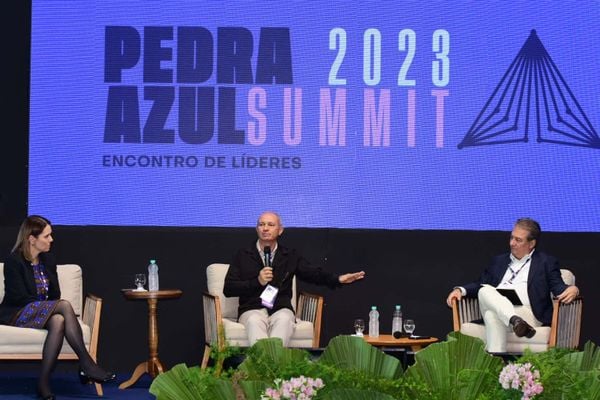 Pedra Azul Summit: Natalia Renteria, da Biomas, o ex-governador do ES, Paulo Hartung, e o agroambientalista Marcello Brito