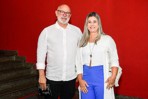 Eugênio Fonseca e Ana Angélica Motta no concerto do Coral Jovem Vale Música em homenagem à Tropicália