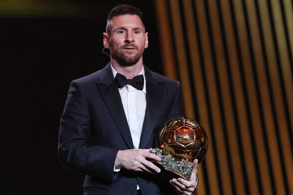Lionel Messi conquista sua oitava bola de ouro