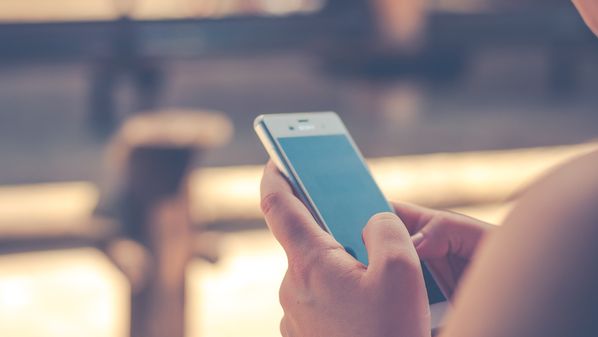 O avanço do fundamentalismo digital e a insubordinação das big techs revelam um novo tipo de terraplanismo: aquele que distorce a ciência, manipula consciências e ameaça a soberania das democracias