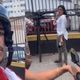 Mc Livinho encontra com reportagem da Globo na rua
