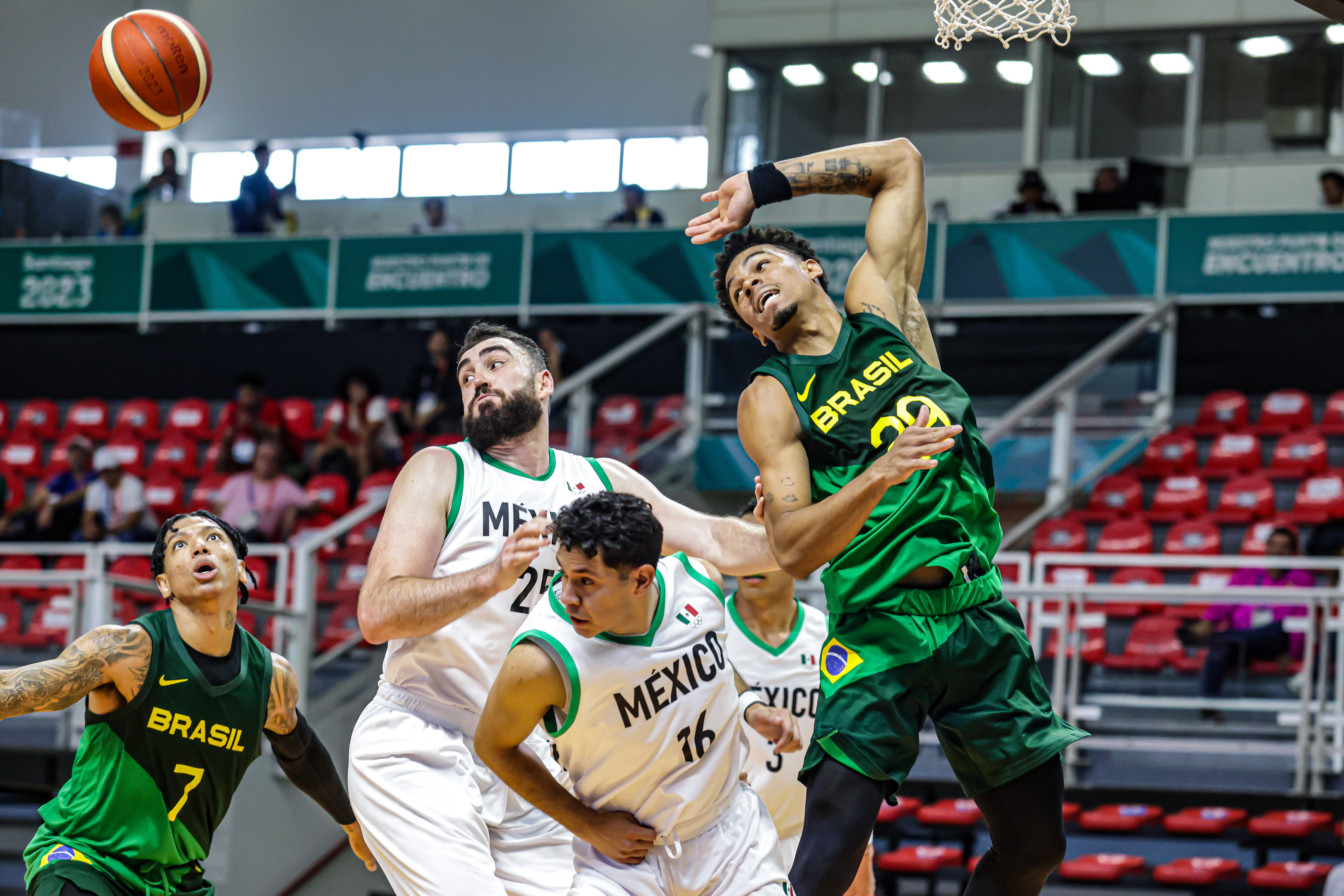 Brasil vence o México e estreia com vitória no Basquete Masculino