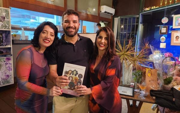 O empresário Leandro Vieira recebeu no Bendito as advogadas Jeane Martins e Renata Schimidt 