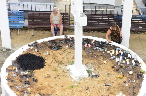 Dia dos Finados: homenagens para entes queridos no Cemitério de Santo Antônio ukf5au3b