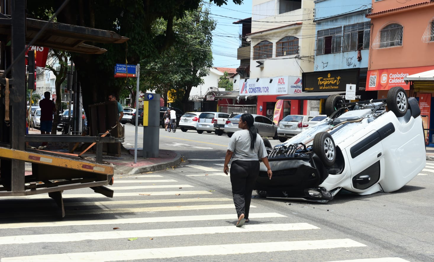Para a TV Gazeta, ele alegou que um motociclista havia informado que a passagem era permitida no local. Caso ocorreu no bairro Praia do Suá, nesta sexta (3)