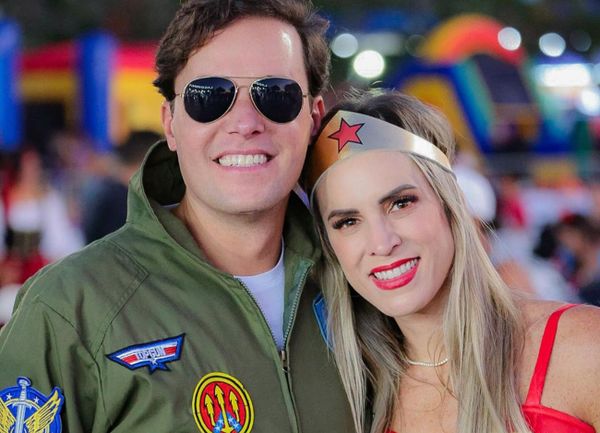 Pastro André Valadão (na foto ao lado da esposa) sofreu críticas ao postar fotos comemorando Halloween nos Estados Unidos
