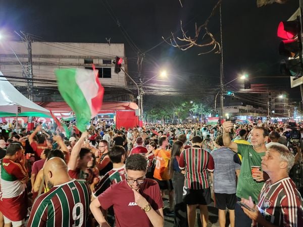 Festa da torcida do Fluminense na Rua da Lama, em Vitória por Breno Coelho
