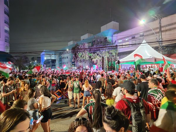 Festa da torcida do Fluminense na Rua da Lama, em Vitória por Breno Coelho