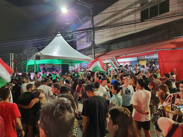 Festa da torcida do Fluminense na Rua da Lama, em Vitória por Breno Coelho