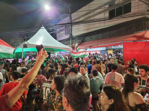 Festa da torcida do Fluminense na Rua da Lama, em Vitória por Breno Coelho