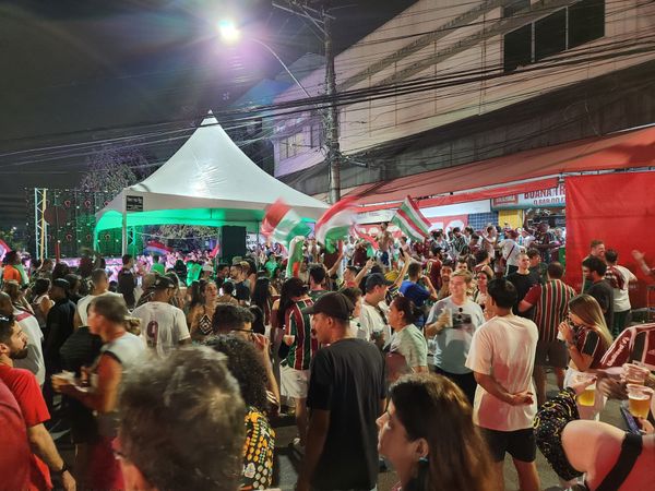 Festa da torcida do Fluminense na Rua da Lama, em Vitória por Breno Coelho