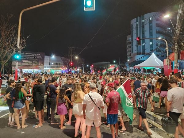 Festa da torcida do Fluminense na Rua da Lama, em Vitória por Breno Coelho