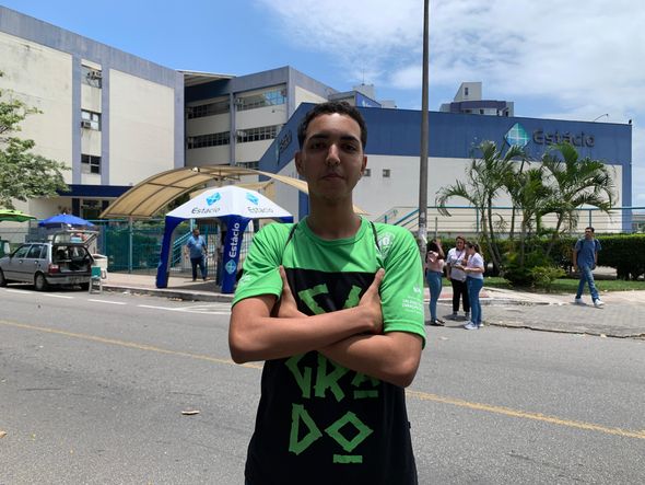Daniel Júnior de Faria Rocha, estudante do Colégio Sagrado Coração de Maria, de 17 anos, veio fazer o Enem para Ciências da Computação. Segunda vez que vem fazer a prova. por Vitor Gregório 
