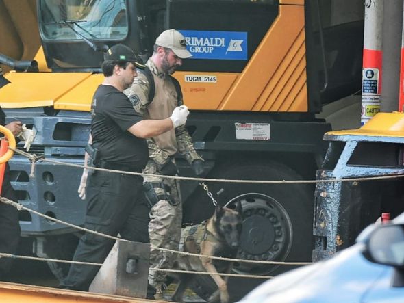 Operação conjunta da Polícia Federal e da Receita Federal do Brasil no Porto de Vitória     por Fernando Madeira    