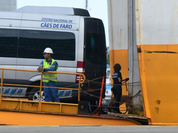 Operação conjunta da Polícia Federal e da Receita Federal do Brasil no Porto de Vitória  por Fernando Madeira   