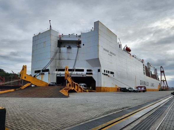 Operação conjunta da Polícia Federal e da Receita Federal do Brasil no Porto de Vitória   por Fernando Madeira  