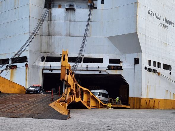 Operação conjunta da Polícia Federal e da Receita Federal do Brasil no Porto de Vitória   por Fernando Madeira  