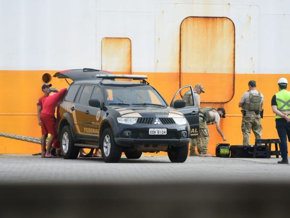 Operação conjunta da Polícia Federal e da Receita Federal do Brasil no Porto de Vitória  por Fernando Madeira 