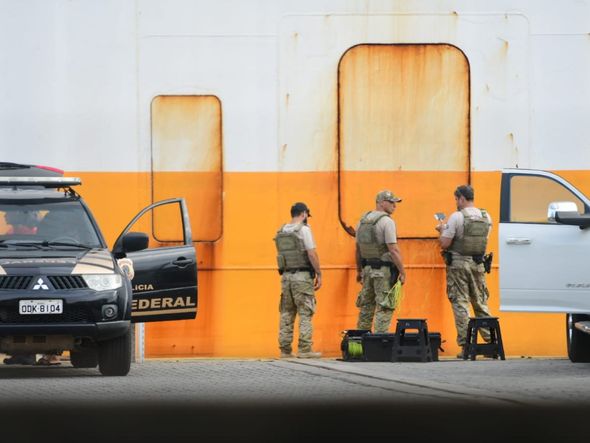 Operação conjunta da Polícia Federal e da Receita Federal do Brasil no Porto de Vitória  por Fernando Madeira 