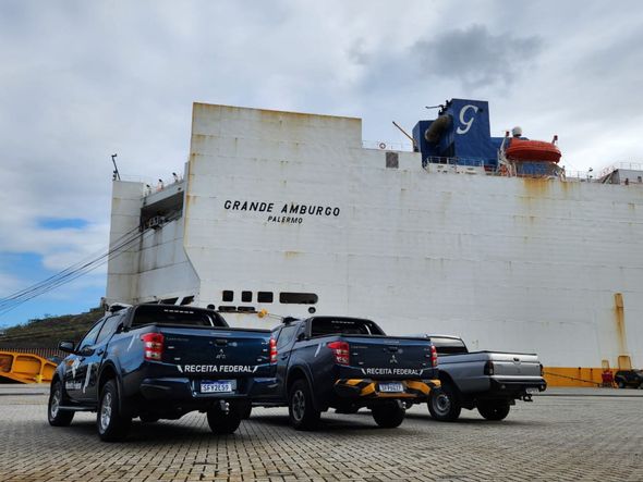 Operação conjunta da Polícia Federal e da Receita Federal do Brasil no Porto de Vitória  por Fernando Madeira 