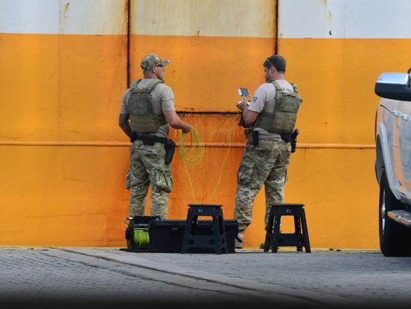 Operação conjunta da Polícia Federal e da Receita Federal do Brasil no Porto de Vitória  por Fernando Madeira 