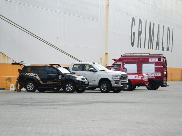 Operação conjunta da Polícia Federal e da Receita Federal do Brasil no Porto de Vitória por Fernando Madeira
