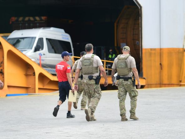 Operação conjunta da Polícia Federal e da Receita Federal do Brasil no Porto de Vitória por Fernando Madeira