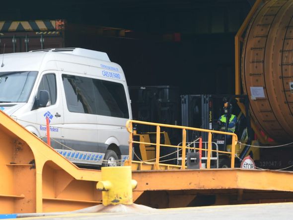 Operação conjunta da Polícia Federal e da Receita Federal do Brasil no Porto de Vitória por Fernando Madeira